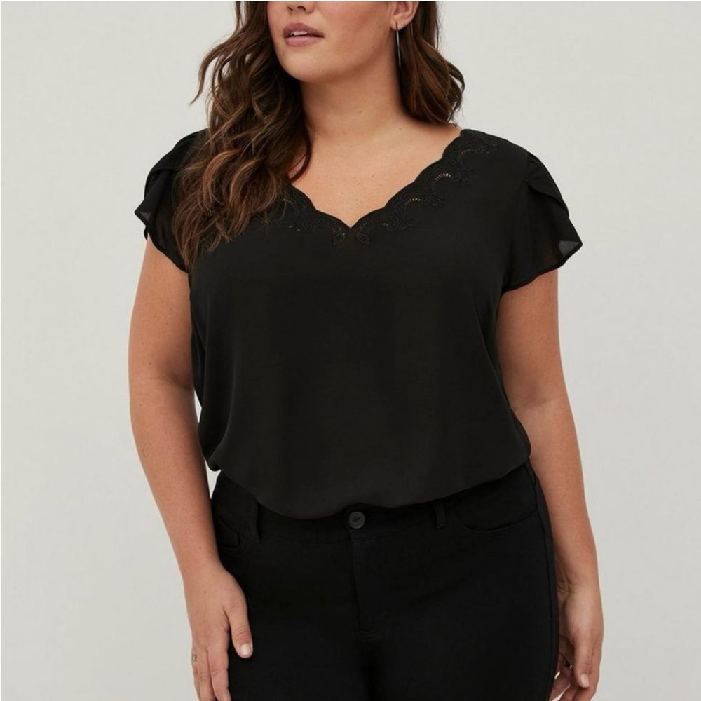 Torrid black short sleeve vneck blouse